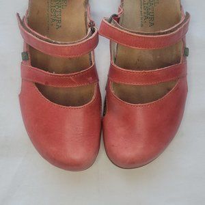 size 10 El Naturalista Red Clog